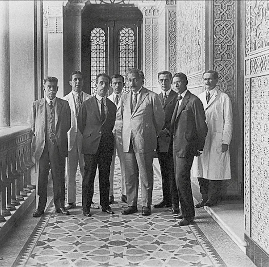Albert Einstein e acompanhantes no Hotel Glória em 1925